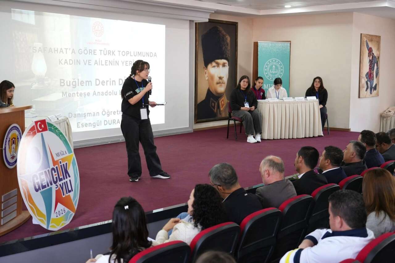 Muğla’da Genç Kalemler Safahat’ı Konuşuyor: "Oku-yorum, Yazı-yorum" Paneli Başladı 2